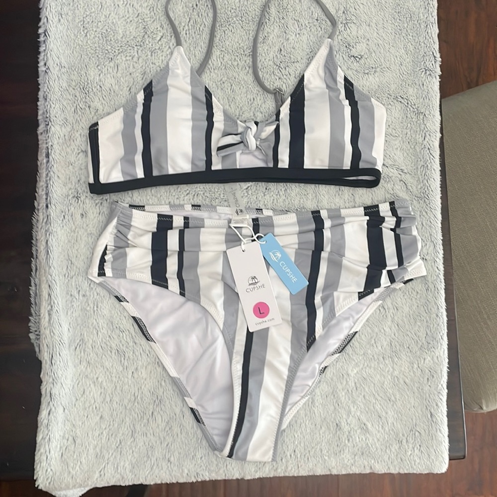 Cupshe Bikini size large